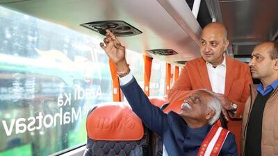 Haryana governor Bandaru Dattatreya checking out the features of an electric bus at EV Expo 2023 in Chandigarh. (HT Photo)