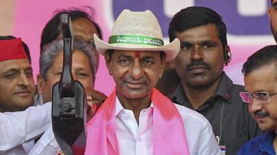 Khammam: Telangana Chief Minister K Chandrashekar Rao with Delhi Chief Minister Arvind Kejriwal, at the BRS (Bharat Rashtra Samithi) party's rally, in Khammam, Wednesday, Jan. 18, 2023. (PTI Photo) (PTI01_18_2023_000407A) (PTI) Khammam: Telangana Chief Minister K Chandrashekar Rao with Delhi Chief Minister Arvind Kejriwal, at the BRS (Bharat Rashtra Samithi) party's rally, in Khammam, Wednesday, Jan. 18, 2023. (PTI Photo) (PTI01_18_2023_000407A) (PTI)