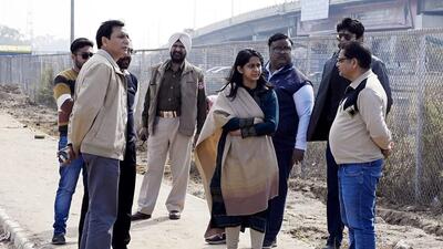 Municipal corporation (MC) commissioner Shena Aggarwal conducting inspection drive of the Leisure Valley in Sarabha Nagar and Sidhwan canal waterfront project Phase 2 on Sunday. (HT photo)