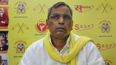Om Prakash Rajbhar addressed Mahila Jan Adhikar rally at Gorakhpur’s Digvijaya Nath Park on Sunday. (HT Photo)