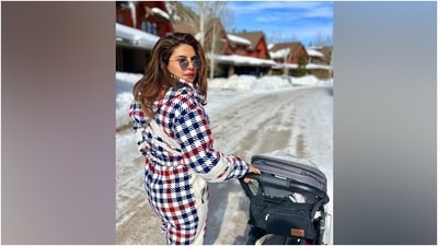 Priyanka dropped three photos from the skiing trip - two show her posing for the camera while holding baby Malti's stroller, and the third image shows her clicking selfie with her friends. For the occasion, Priyanka chose a check-printed coordinated ensemble to keep her warm in the chilly weather and help her slay winter fashion. (Instagram) Priyanka dropped three photos from the skiing trip - two show her posing for the camera while holding baby Malti's stroller, and the third image shows her clicking selfie with her friends. For the occasion, Priyanka chose a check-printed coordinated ensemble to keep her warm in the chilly weather and help her slay winter fashion. (Instagram)