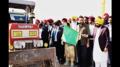 Punjab Chief Minister Bhagwant Mann inaugurating public mines sites in Ludhiana district on Sunday. (Photo Hindustan Times) (HT Photo)