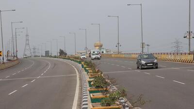 To check instances of partying and stunts on Hindon elevated road, the Ghaziabad police have decided to install CCTV cameras on the stretch. (Sakib Ali/HT PHOTO)