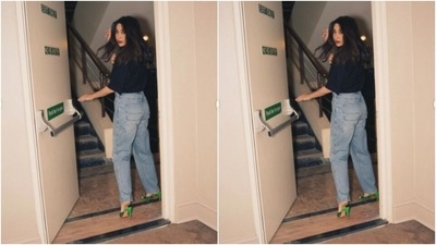 Karisma wore her tresses open in wavy curls with a side part as she looked perfect for a day out. “If you’re looking for a sign, here it is,” read her caption. (Instagram/@therealkarismakapoor) Karisma wore her tresses open in wavy curls with a side part as she looked perfect for a day out. “If you’re looking for a sign, here it is,” read her caption. (Instagram/@therealkarismakapoor)