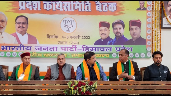 (Left to right) Former CM PK Dhumal, BJP national vice-president Saudan Singh, BJP state chief Suresh Kashyap, Leader of Opposition Jai Ram Thakur and Union minister Anurag Thakur in Una on Sunday. Jai Ram Thakur on Sunday said the state BJP will launch a signature campaign against the Congress-led state government. (HT Photo)