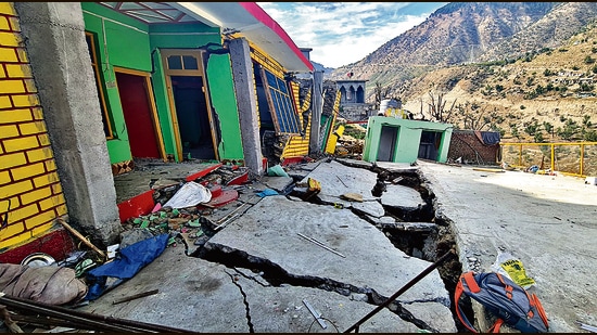 It is too early to say what caused the cracks in buildings in Doda, whether there was any connection to road projects and infrastructure development, or the fact that the region sits on a seismic zone 4. (Shanky Rathore)