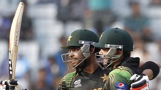 File image of Umar Akmal and Kamran Akmal batting together.(Reuters)