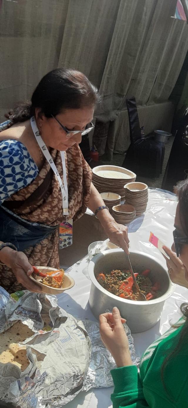 Noor Khan serving Lal Mirchi Ka Keema Noor Khan serving Lal Mirchi Ka Keema