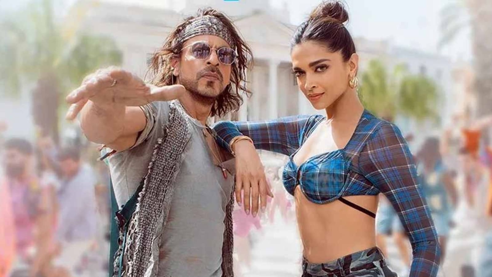 Shah Rukh Khan says Deepika Padukone has the sexiest fight scene in Pathaan Bollywood image