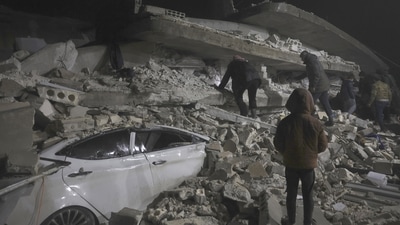 Syrian citizens search through the wreckage of a collapsed building, in Azmarin town, in Idlib province, north Syria, on February 6. Buildings were reported collapsed in a wide area extending from Syria’s cities of Aleppo and Hama to Turkey’s Diyarbakir, more than 330 kilometers to the northeast. (Ghaith Alsayed / AP) Syrian citizens search through the wreckage of a collapsed building, in Azmarin town, in Idlib province, north Syria, on February 6. Buildings were reported collapsed in a wide area extending from Syria’s cities of Aleppo and Hama to Turkey’s Diyarbakir, more than 330 kilometers to the northeast. (Ghaith Alsayed / AP)
