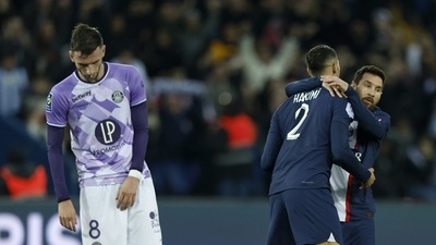 Paris Saint-Germain's Achraf Hakimi, center, celebrates with Paris Saint-Germain's Lionel Messi, right, after scoring his team's first goal (AP)