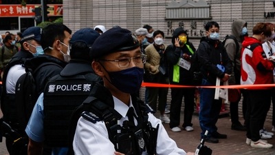 Hong Kong National Security Trial: Police stand guard outside the West Kowloon Magistrates' Courts building. (Reuters)
