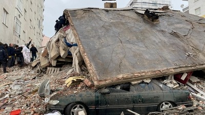 People search through rubble following an earthquake in Diyarbakir in Turkey. (REUTERS)