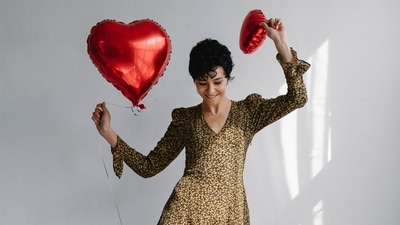 This Valentine's Day, opt for a chic look and an easy-breezy dress. (Pexels) This Valentine's Day, opt for a chic look and an easy-breezy dress. (Pexels)