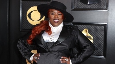 Yola chose a black suit for the red carpet. She picked a white silk shirt and added a black satin blazer, and further added a black hat to her look. (Reuters) Yola chose a black suit for the red carpet. She picked a white silk shirt and added a black satin blazer, and further added a black hat to her look. (Reuters)