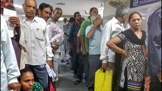A queue at G B Pant Hospital in New Delhi. (HT Archive) A queue at G B Pant Hospital in New Delhi. (HT Archive)