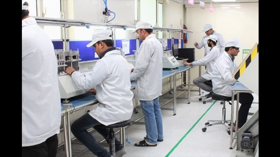 Optiemus Electronics is looking to double its workforce in U.P, providing work opportunity to thousands of youths. (HT Photo) Optiemus Electronics is looking to double its workforce in U.P, providing work opportunity to thousands of youths. (HT Photo)