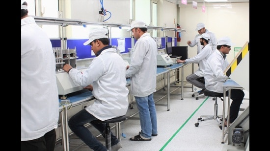 Optiemus Electronics is looking to double its workforce in U.P, providing work opportunity to thousands of youths. (HT Photo)