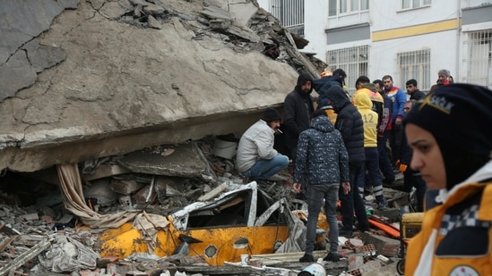 Rescuers search for survivors under the rubble following an earthquake in Diyarbakir, Turkey.(REUTERS)