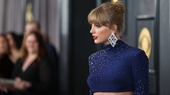 Grammys 2023 live updates: Taylor Swift at the red carpet.