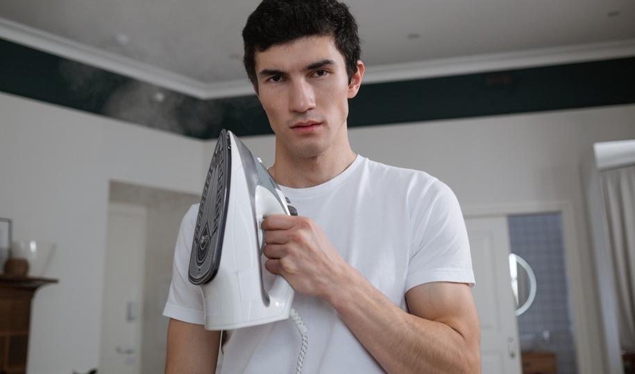 Top 10 black and decker steam irons to buy in 2023: Buying guide