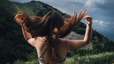 Hair serum for women: 5 picks to get shiny, frizz-free strands