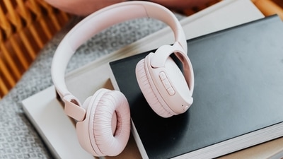 Popular headphone online brands