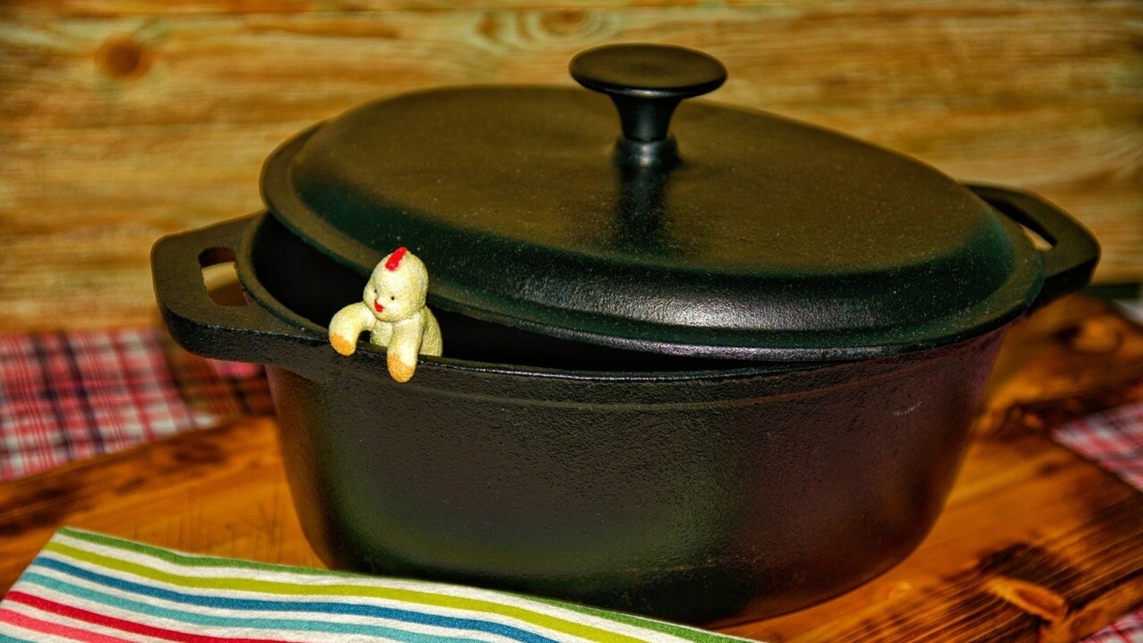 Crock-pot Artisan 5 qt. Round Cast Iron Nonstick Dutch Oven in Sunset Orange with Lid