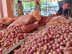 Hike in onion prices at APMC Onion-Potato market ,Vashi in Navi Mumbai. (Bachchan Kumar/HT Photo) Hike in onion prices at APMC Onion-Potato market ,Vashi in Navi Mumbai. (Bachchan Kumar/HT Photo)