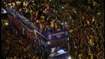 Fans crowd around a bus as the Indian cricket team members take part in a parade to celebrate winning the ICC men's T20 World Cup, in Mumbai, India, July 4, 2024. REUTERS/Hemanshi Kamani (REUTERS) Fans crowd around a bus as the Indian cricket team members take part in a parade to celebrate winning the ICC men's T20 World Cup, in Mumbai, India, July 4, 2024. REUTERS/Hemanshi Kamani (REUTERS)