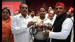 SP president Akhilesh Yadav inducting former BSP MP Haji Fazlur Rehman into the party fold in Lucknow on July 4. (HT photo) SP president Akhilesh Yadav inducting former BSP MP Haji Fazlur Rehman into the party fold in Lucknow on July 4. (HT photo)