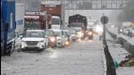 Waterlogging on Delhi-Gurgaon Expressway during rainfall. (Parveen Kumar/HT Photo) Waterlogging on Delhi-Gurgaon Expressway during rainfall. (Parveen Kumar/HT Photo)