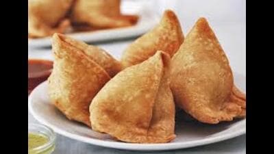 A popular Lucknow eatery, famed for its tea amd ‘samosa’, was scammed of ₹28,000 by a cyber criminal posing as an army lieutenant, on the pretext of ordering samosa. (Pic for representation) A popular Lucknow eatery, famed for its tea amd ‘samosa’, was scammed of ₹28,000 by a cyber criminal posing as an army lieutenant, on the pretext of ordering samosa. (Pic for representation)