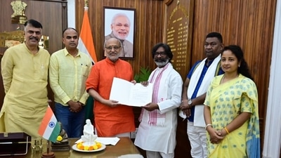 Governor CP Radhakrishnan appointed Hemant Soren as the chief minister-elect and invited him to take the oath. (Raj Bhavan) Governor CP Radhakrishnan appointed Hemant Soren as the chief minister-elect and invited him to take the oath. (Raj Bhavan)