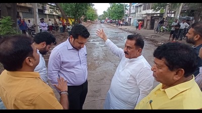 Haryana's urban local bodies minister Subhash Sudha reviewing development works by MC in Panchkula on Thursday. (Sant Arora/HT) Haryana's urban local bodies minister Subhash Sudha reviewing development works by MC in Panchkula on Thursday. (Sant Arora/HT)