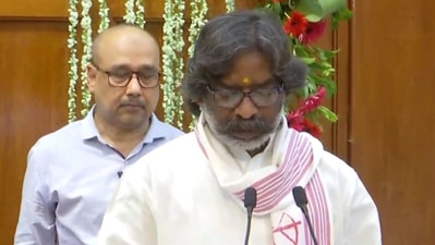 Hemant Soren was administered oath of office and secrecy by Jharkhand governor CP Radhakrishnan. (X/ANI) Hemant Soren was administered oath of office and secrecy by Jharkhand governor CP Radhakrishnan. (X/ANI)