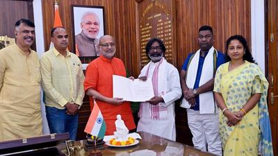 Jharkhand governor CP Radhakrishnan invites Hemant Soren to take oath as chief minister in Ranchi. (PTI/@JMMKalpanaSoren) Jharkhand governor CP Radhakrishnan invites Hemant Soren to take oath as chief minister in Ranchi. (PTI/@JMMKalpanaSoren)
