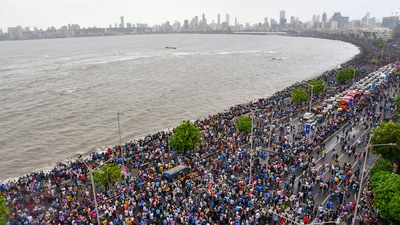 Mumbai faced a massive traffic jam as fans awaited the arrival of Rohit Sharma and his T20 World Cup-winning Indian team. (PTI) Mumbai faced a massive traffic jam as fans awaited the arrival of Rohit Sharma and his T20 World Cup-winning Indian team. (PTI)