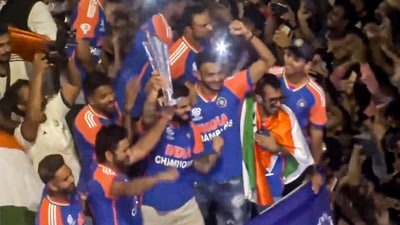 Virat Kohli and Rohit Sharma lift the trophy. (PTI) Virat Kohli and Rohit Sharma lift the trophy. (PTI)