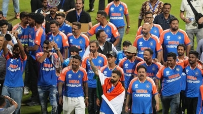 After the ceremony, the players took a round of the field and thanked fans. (PTI) After the ceremony, the players took a round of the field and thanked fans. (PTI)