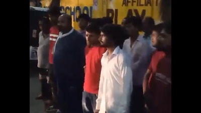 Traffic cops seen tutoring e-rickshaw, auto drivers about traffic rules on Wednesday at Polytechnic crossing (HT Photo)