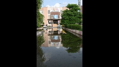 Waterlogged lanes of Sushant Golf City in Lucknow. (HT) Waterlogged lanes of Sushant Golf City in Lucknow. (HT)