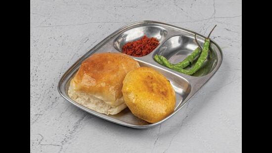 MC Stan loves Pune’s JJ Gardens vada pao. (ADOBE STOCK)