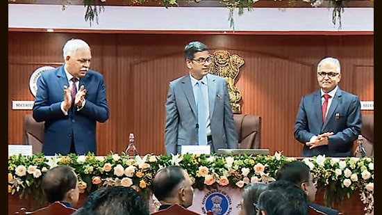 CJI Dhananjaya Y Chandrachud inaugurates the office premises of the Securities Appellate Tribunal at Mittal Court, Mumbai. (HT Photo)