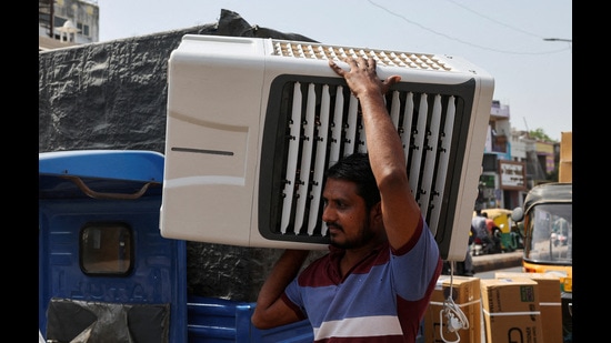 FILE PHOTO: FILE PHOTO: A worker carries an air cooler for delivery to a customer during the heat wave in Ahmedabad, India, May 30, 2024. REUTERS/Amit Dave/File Photo/File Photo (REUTERS)