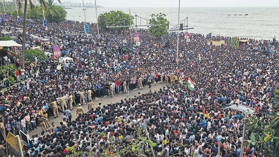  A massive crowd of fans gather at Marine Drive as they wait for Team India's arrival for the T20 World Cup 2024 victory parade, in Mumbai. (ANI)
