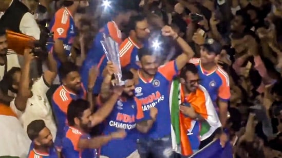 Latest Cricket News, Live Updates Today July 4, 2024: Virat Kohli calls out Rohit Sharma in Mumbai road show, India greats lift T20 World Cup trophy during victory parade