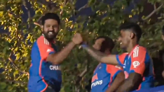 Rohit Sharma with Suryakumar Yadav and others acknowledge fans.(PTI)
