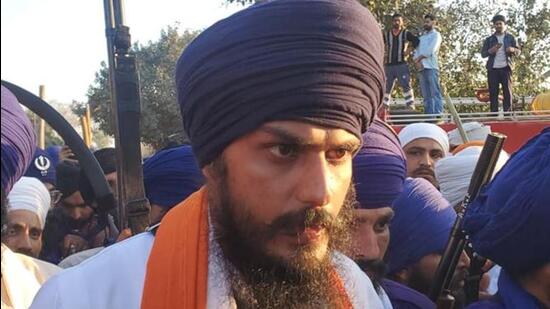Radical Sikh preacher Amritpal Singh has been detained under the National Security Act (NSA) at Dibrugarh jail in Assam along with nine of his accomplices since April last year. (HT file photo)