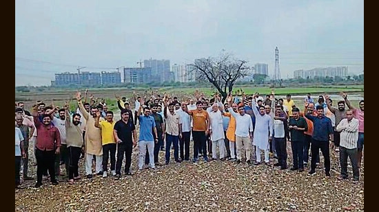 Residents during the protest (HT Photo)